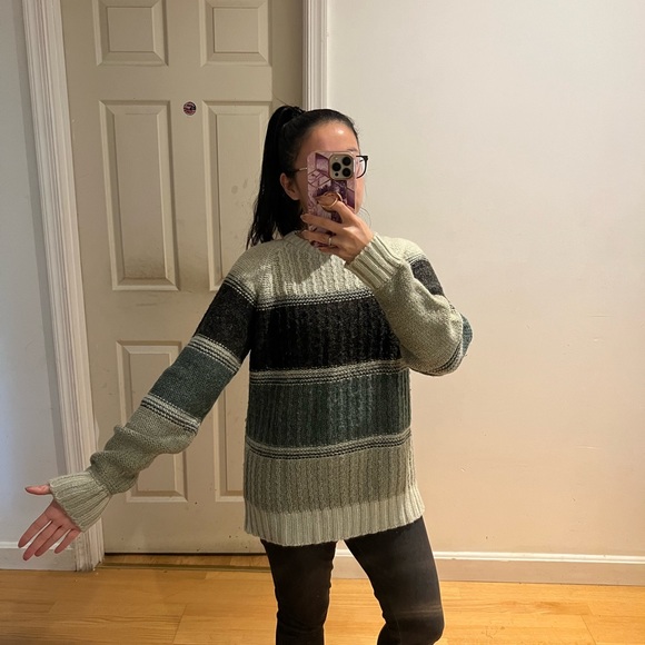Sweater - Picture 4 of 4